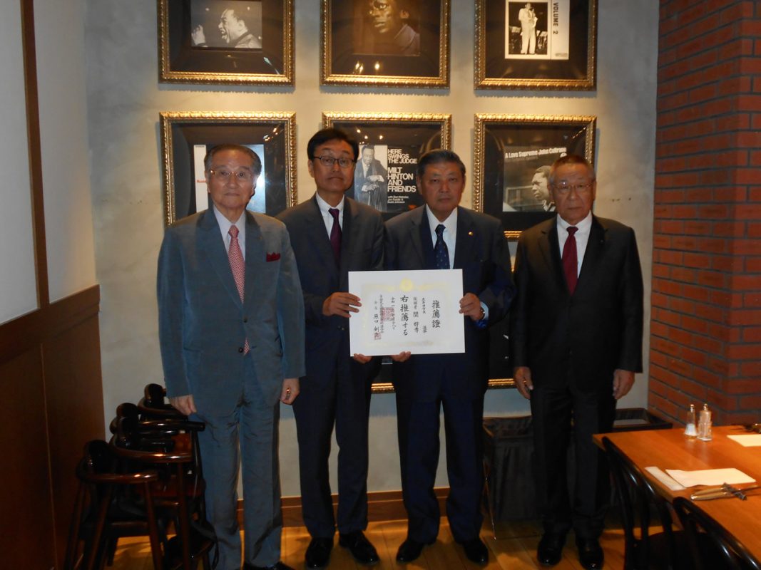 自由民主党福岡県連支部連合会会長　原口　剣生　様より令和元年10月28日に推薦状を頂きました。